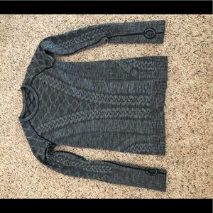 Lululemon rest less grey long sleeve pullover